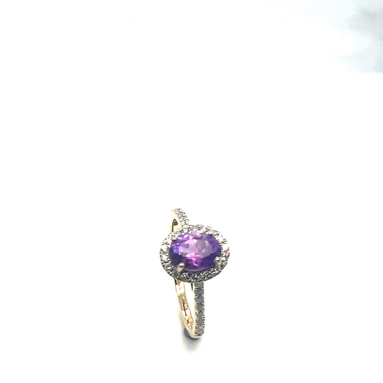 14 kt ring ovaal Tw Si 0.40ct met een Amethyst 2.6