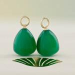 14 kt oorhangers 14x12x9 mm groene onyx