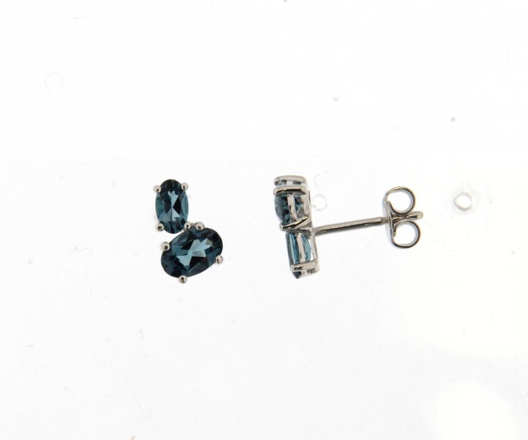 18 kt orstekers witgoud 4Blauwe topaas London Blue
