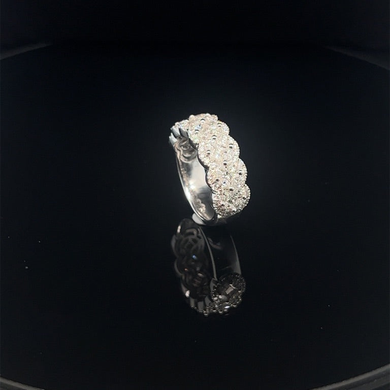 18 kt witgouden entourage ring 2.13 ct D VSI
