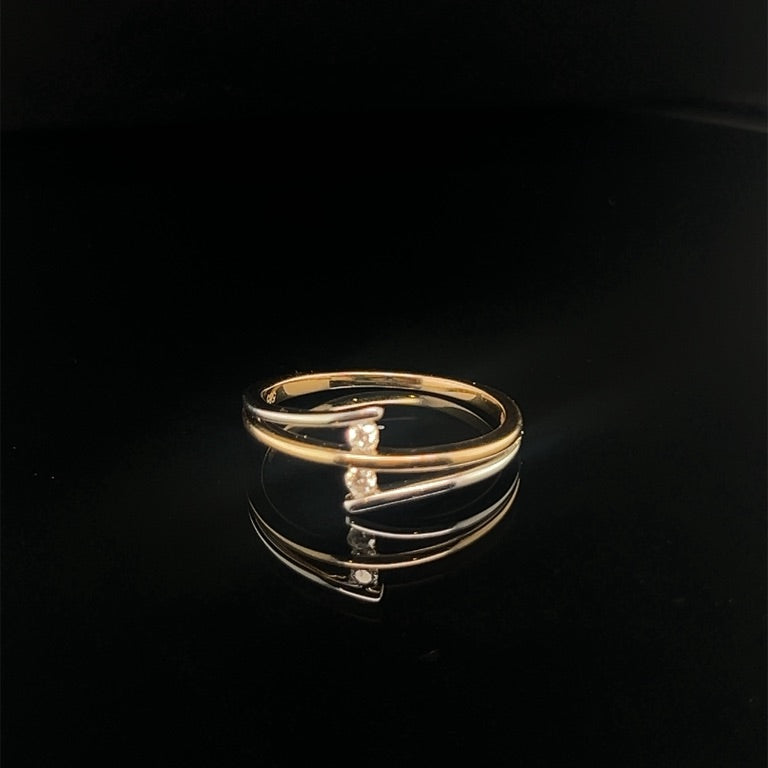 14 kt geelgouden ring met 2 x 0.03ct dus 0.06ct d