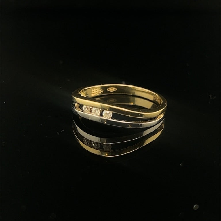 14 kt bicolor ring gezet met 3 x diamant