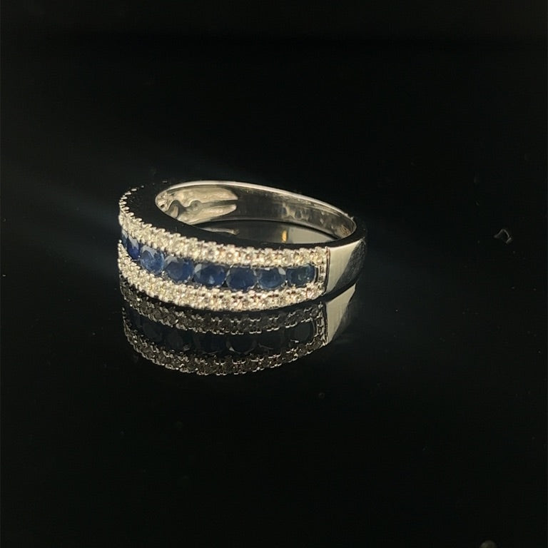 14 kt witgouden ring gezet met 11 x circa 9.4ct saffier