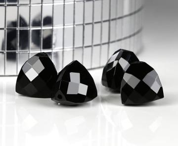 14 kt oorstekers met Zwarte Onyx hangers 940104581100012
