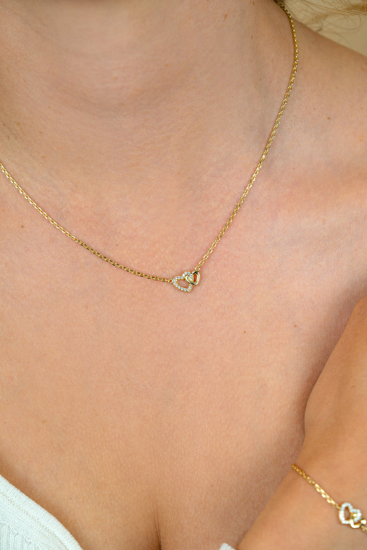 ZINZI gold plated zilveren ketting 42–45cm met verbonden hartjes, witte zirkonia&