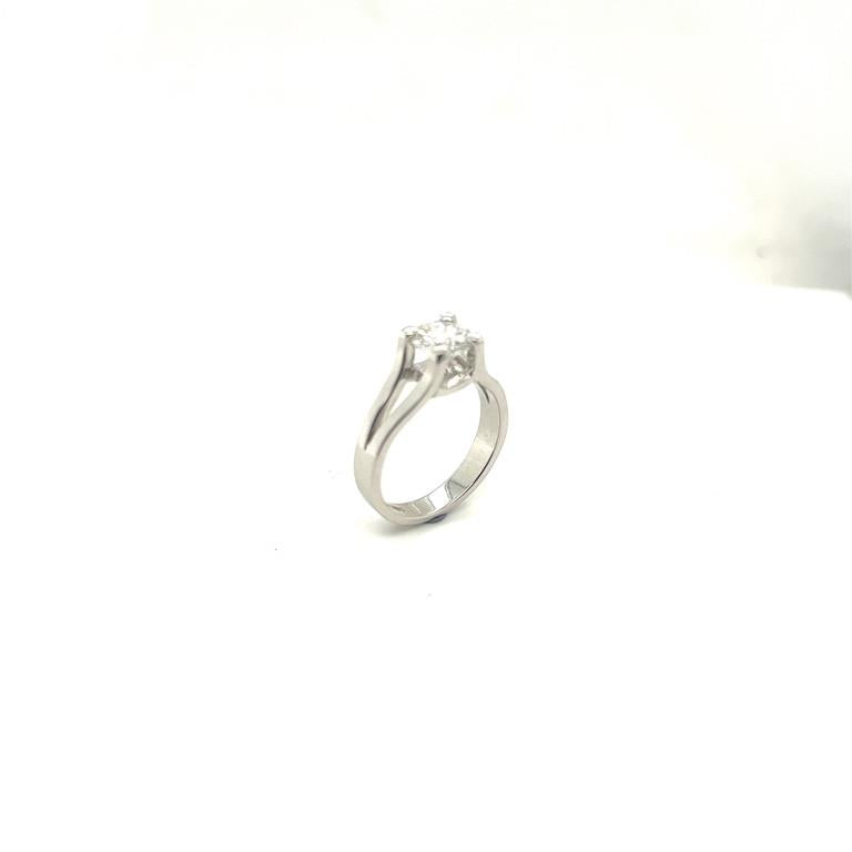 14 kt witgouden ring gezet met een HRD certified diamant 1.08 ct F VS1