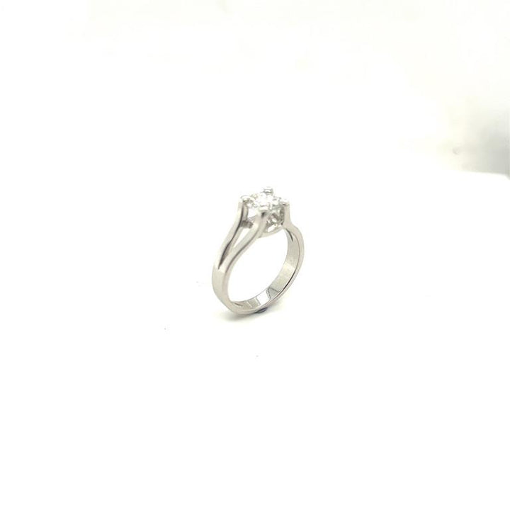 14 kt witgouden ring gezet met een HRD certified diamant 1.08 ct F VS1