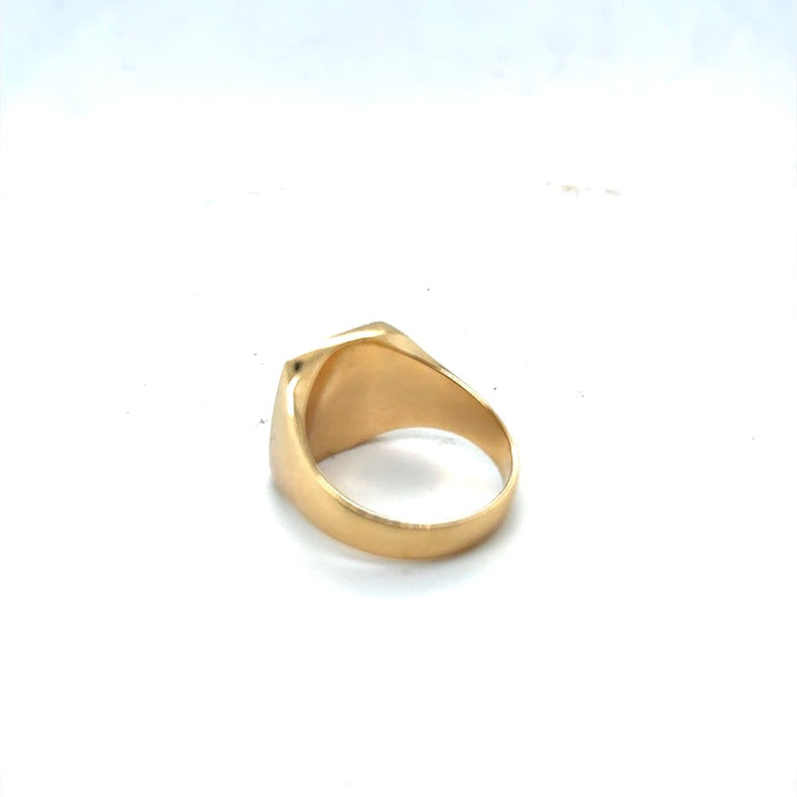 14 kt gouden massieve zegelring 16 x 15 mm
