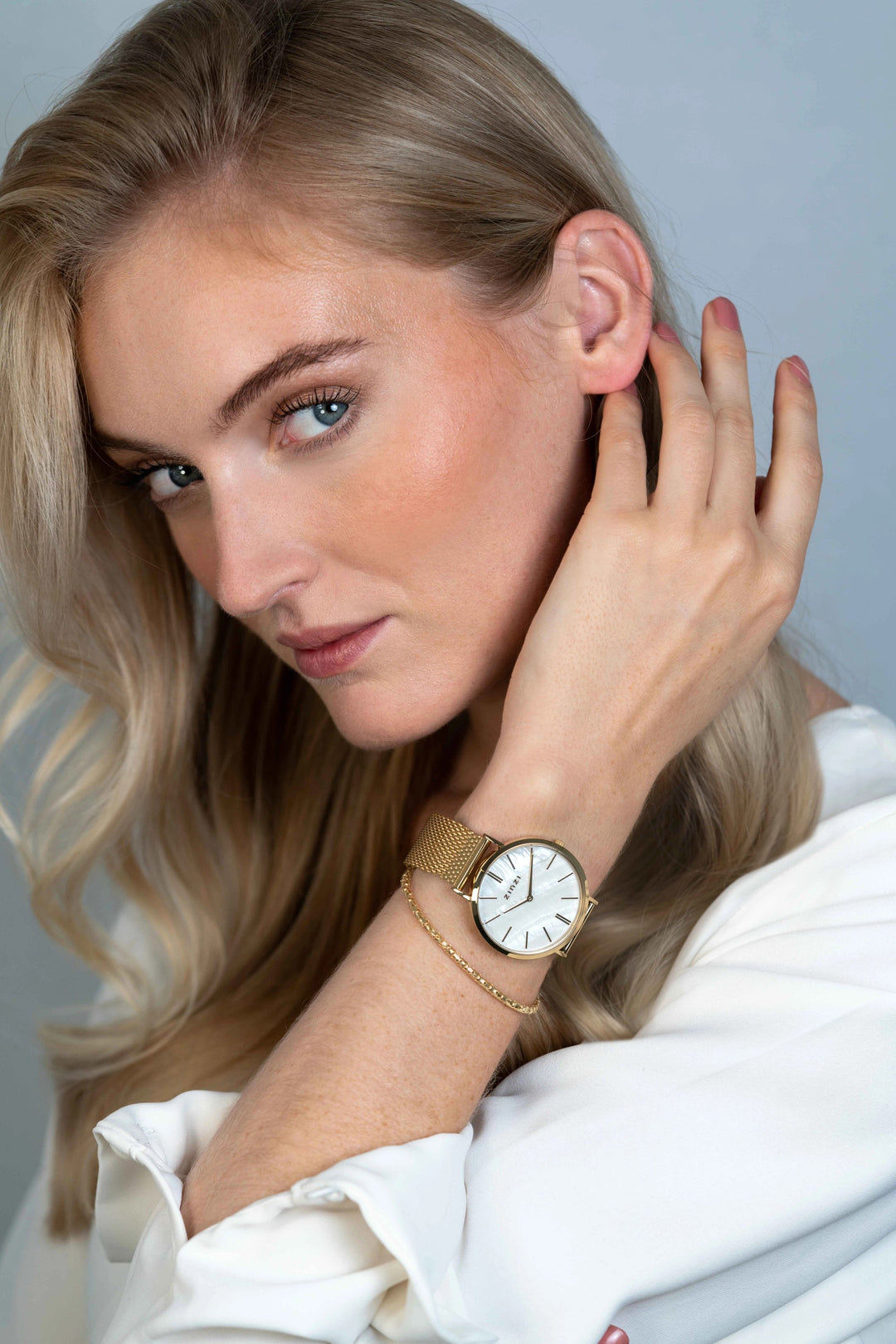 ZINZI retro horloge 38 mm geelgoudkleurig met parelmoer wijzerplaat ZIW448M