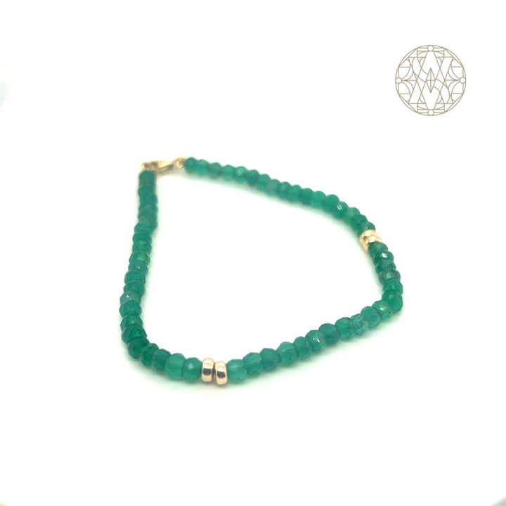 14 kt armband met groene onyx & 14 kt beads