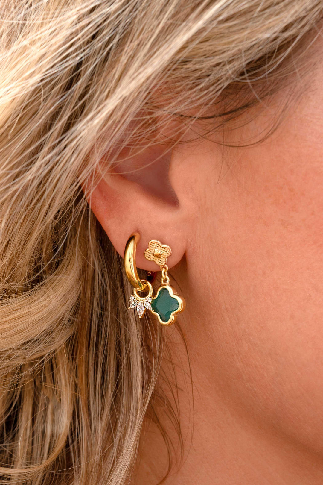 10mm ZINZI gold plated zilveren oorbedels met vijf  witte zirconia's ZICH2633 (zonder oorringen)