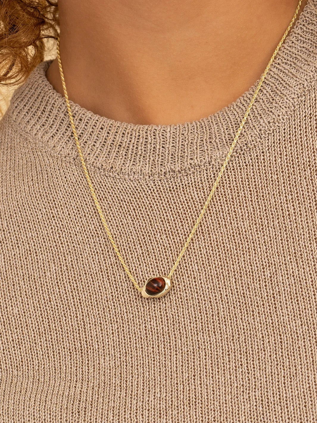 Sparkling Jewels Flow Pendant Red Tiger Eye – Gold Plated 925 Zilver – SPG41-G15