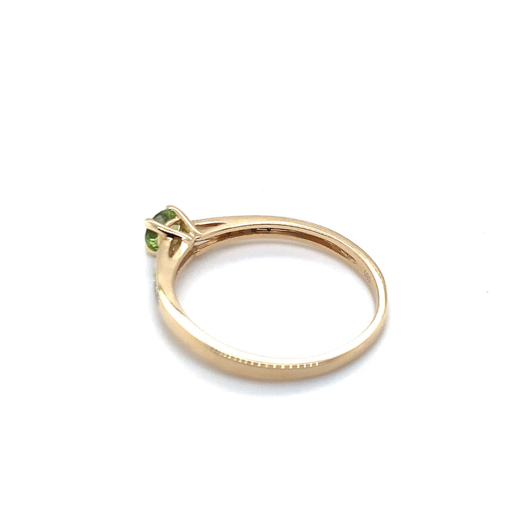 14K RING GG WE-SI 12-0,06 CRT PERIDOOT