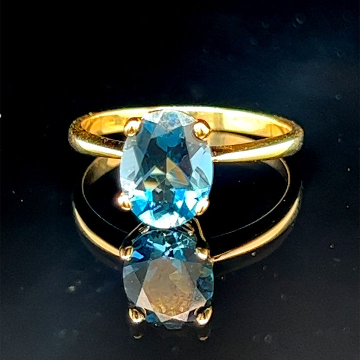 14 kt gdn ring met London Blue Topaas
