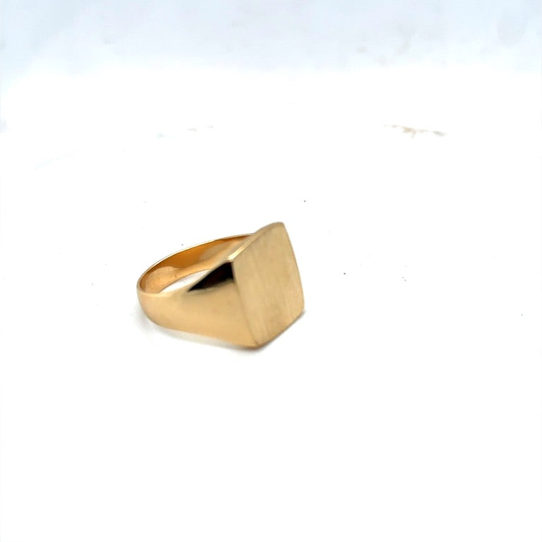 14 kt gouden massieve zegelring 16 x 15 mm