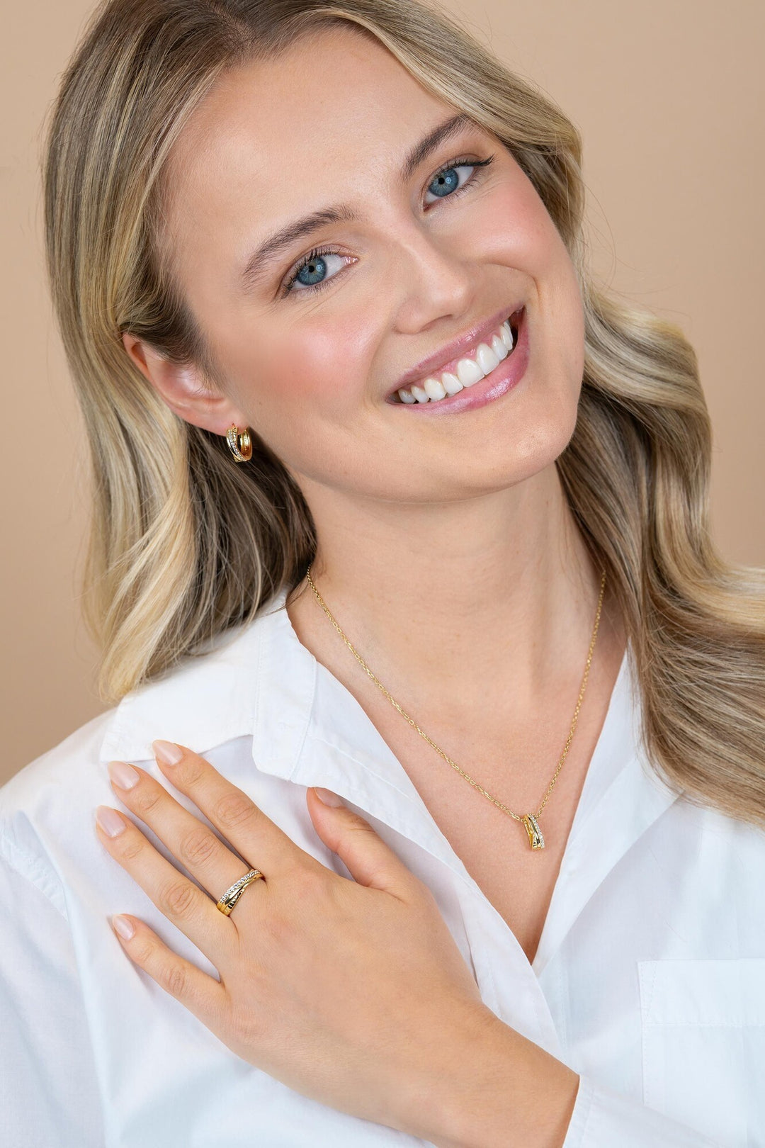 ZINZI Goldplated Zilveren Cross-Over Ring met Witte Zirkonia – ZIR2801