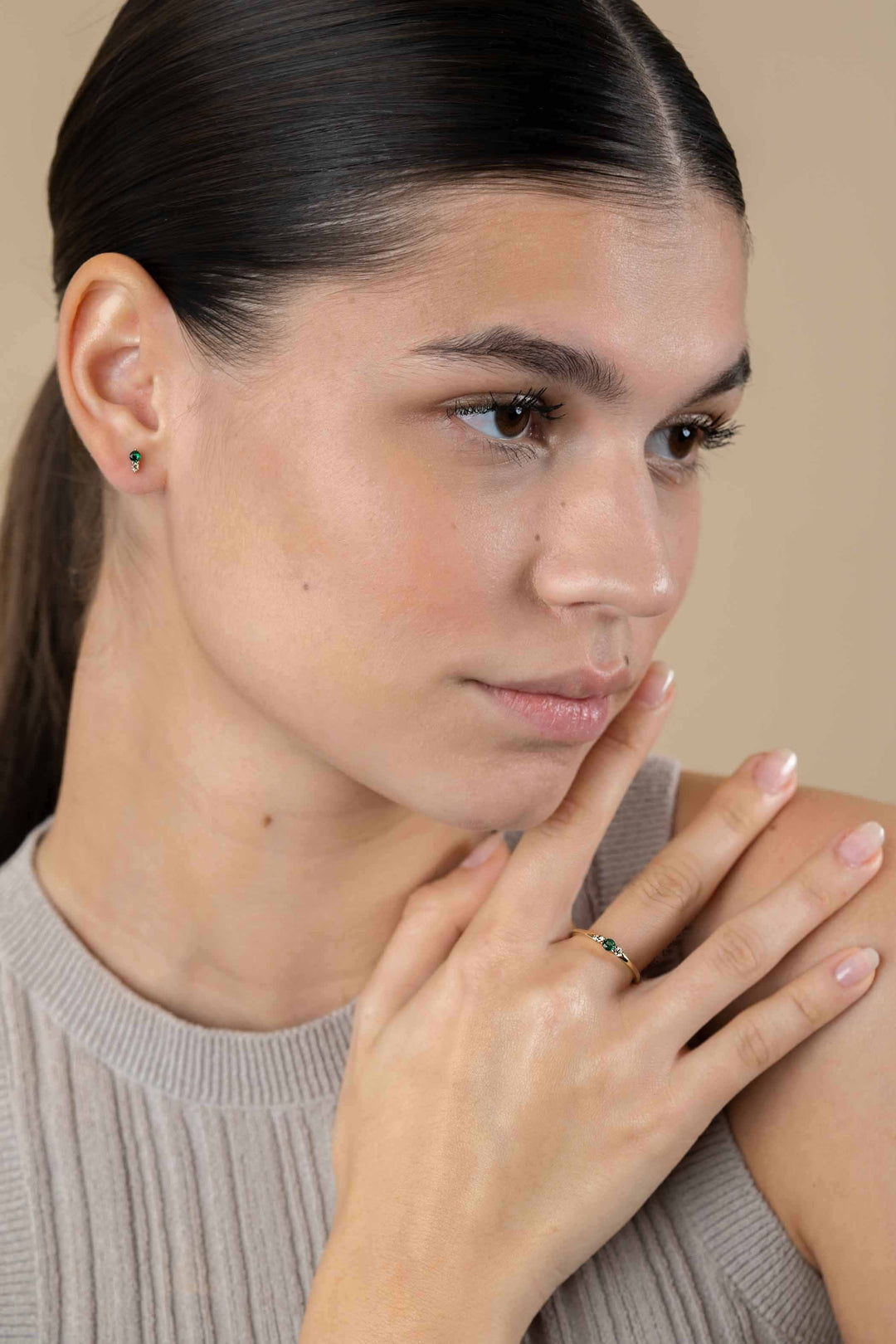 ZINZI gold plated zilveren ring met groene en champagne kleurstenen 3 mm – ZIR2562