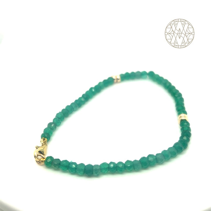 14 kt armband met groene onyx & 14 kt beads