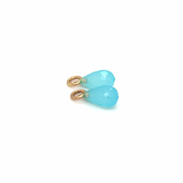 14 Karaat Geelgouden Oorring Aanhangers met Blauwe Chalcedoon – Druppelvorm