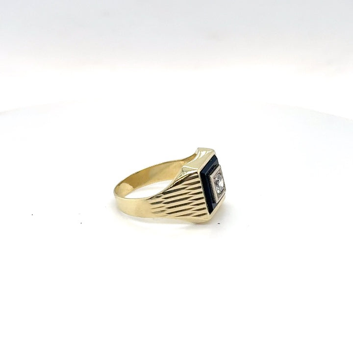 14 kt Gouden Ring met Onyx en Zirkonia – Occasion