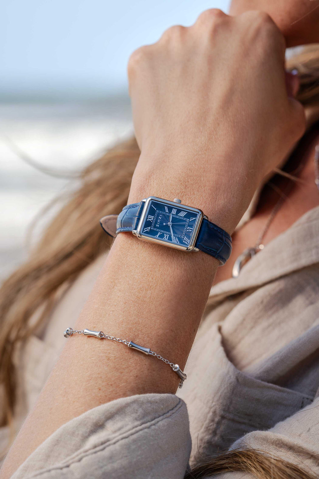ZINZI Elegance horloge blauwe wijzerplaat en rechthoekige stalen kast met blauwe leren band 28mm extra dun ZIW1955B