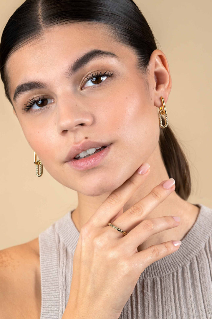 ZINZI gold plated zilveren ring met gevlochten touweffect 2,6 mm – ZIR2553G