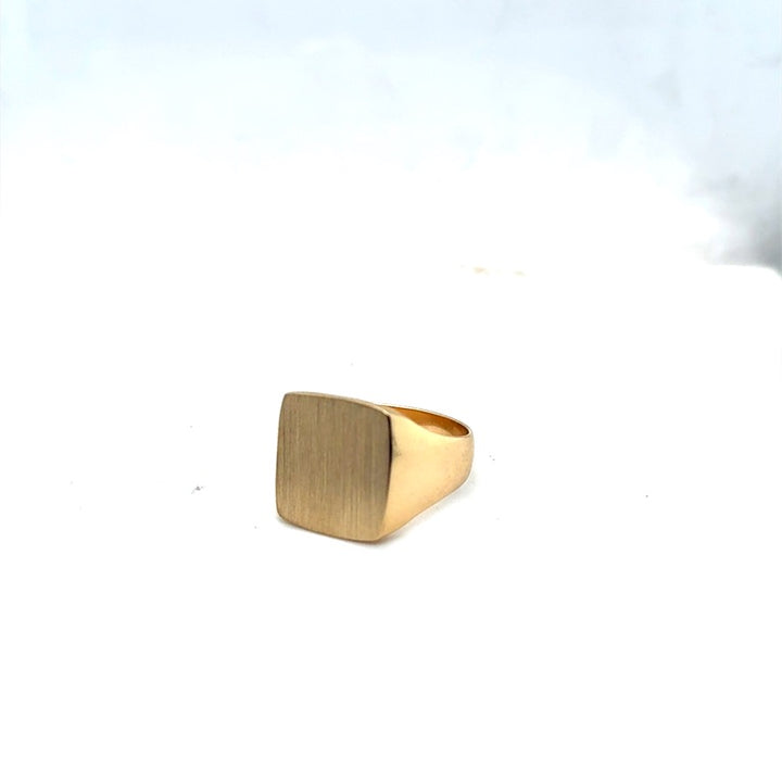 14 kt gouden massieve zegelring 16 x 15 mm