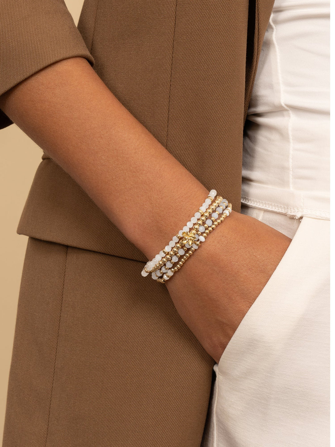 Sparkling Jewels Roundel Interstellar Armband Moonstone Gold Plated – SBG-GEM54-MIX-RDL