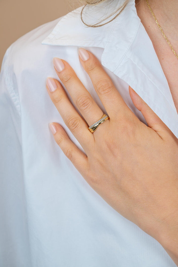 ZINZI Goldplated Zilveren Cross-Over Ring met Witte Zirkonia – ZIR2801