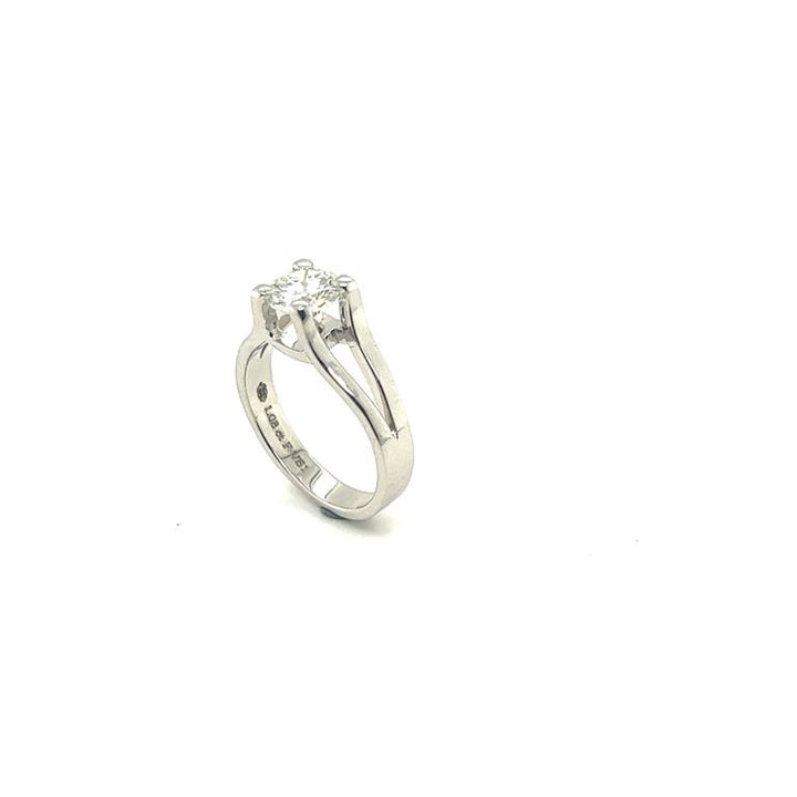 14 kt witgouden ring gezet met een HRD certified diamant 1.08 ct F VS1