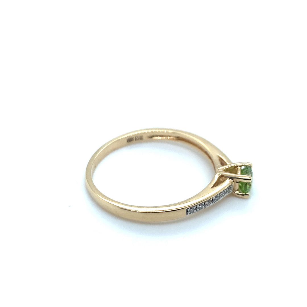 14K RING GG WE-SI 12-0,06 CRT PERIDOOT