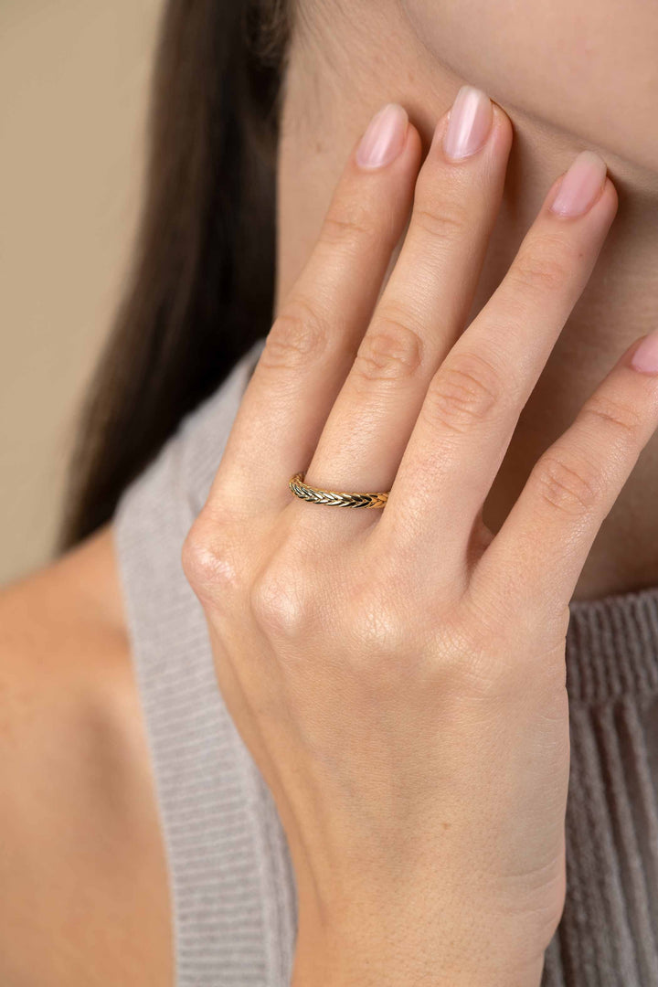 ZINZI gold plated zilveren ring met gevlochten touweffect 2,6 mm – ZIR2553G