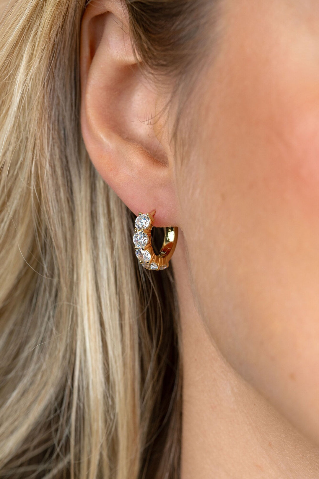 ZINZI goldplated tennis oorringen met zirkonia ZIO2808