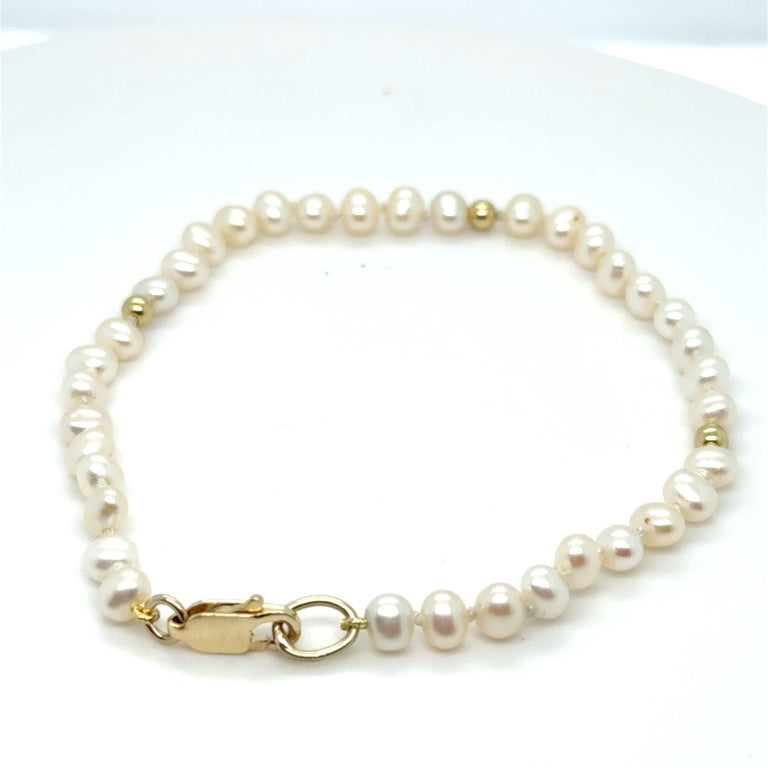 Zoetwater Parelarmband met 14 Karaat Geelgouden Beads – 18 cm