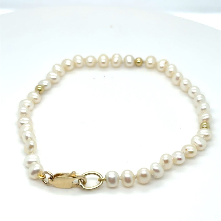 Zoetwater Parelarmband met 14 Karaat Geelgouden Beads – 18 cm