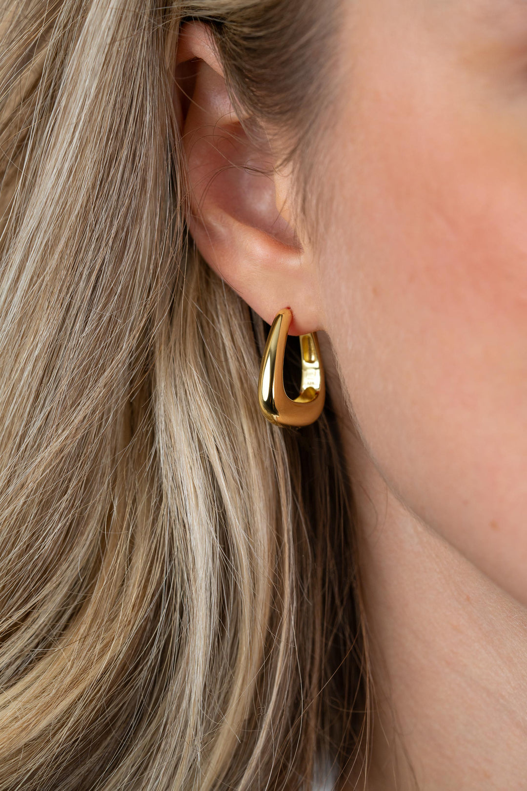 21mm ZINZI goldplated zilveren oorringen glad in een trendy tasvorm met luxe klapsluiting ZIO2805G