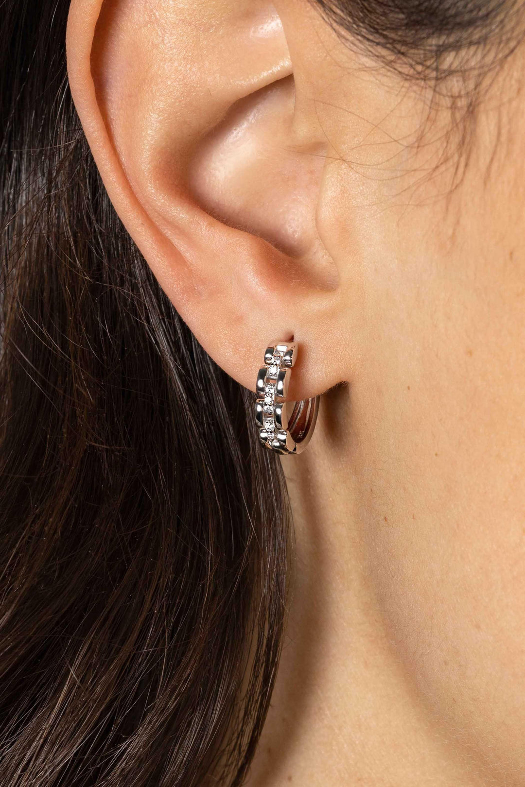 ZINZI zilveren oorringen met rolex-style schakels en middenbaan bezet met witte zirconia&