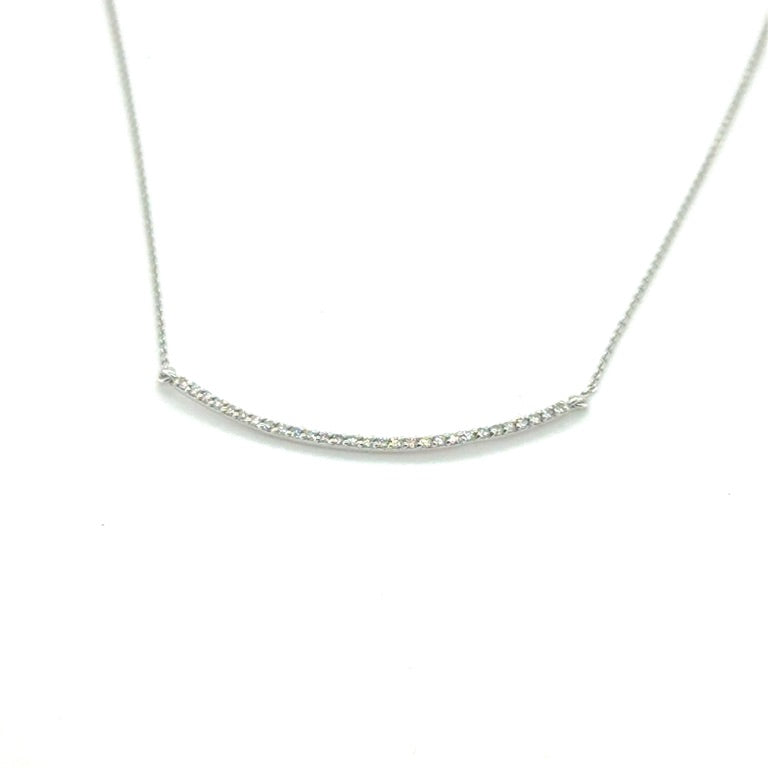 14 karaat witgouden collier met gebogen diamant balkje 0,15 ct H/VSI