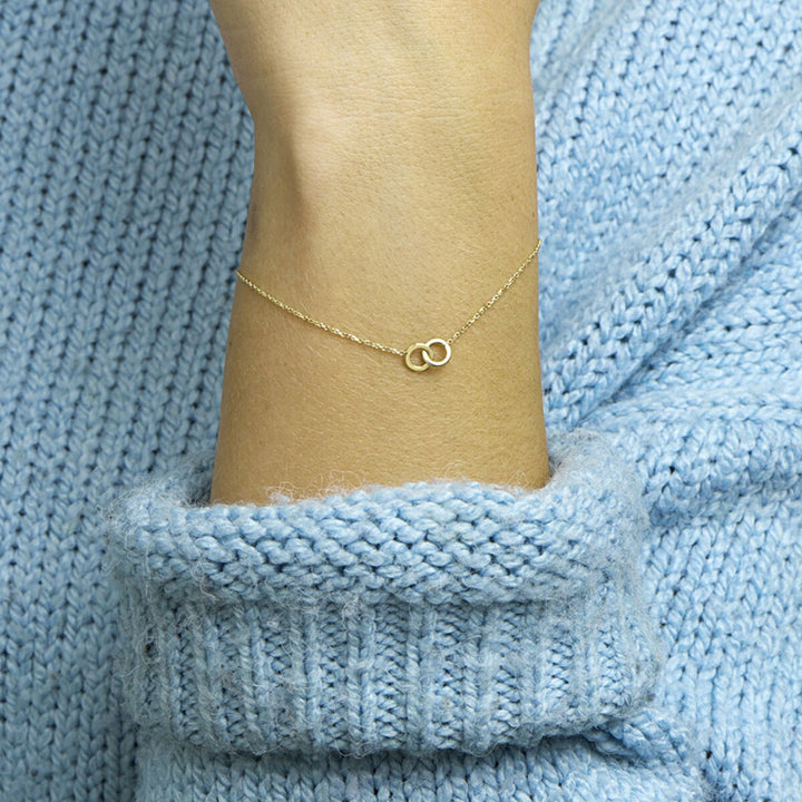 14 kt gouden armband rondjes 16 - 18 cm