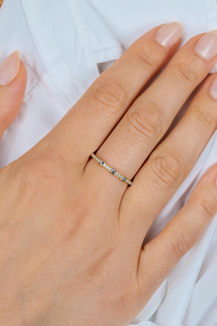 ZINZI goldplated aanschuifring met X-jes en zirkonia ZIR2814