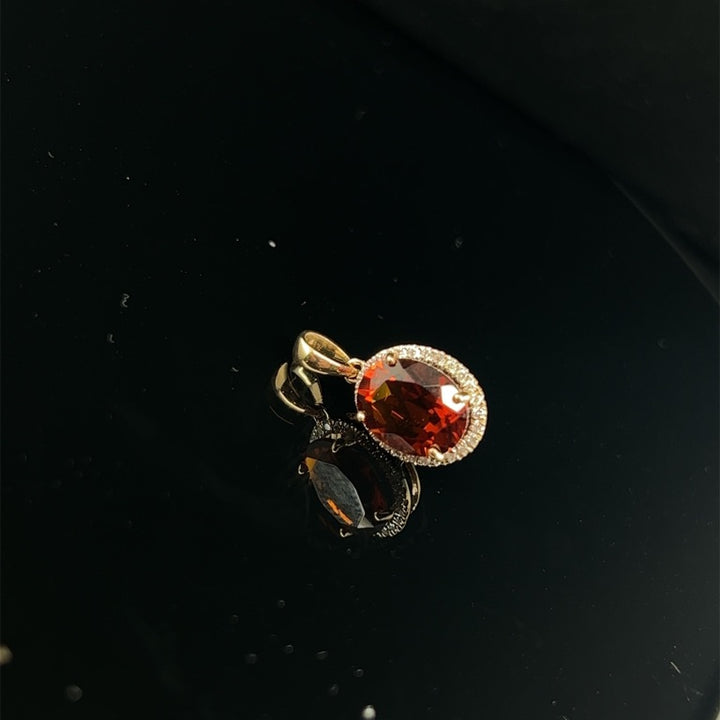 14 kt witgouden hanger met een blauwe saffier van circa 0.75 ct