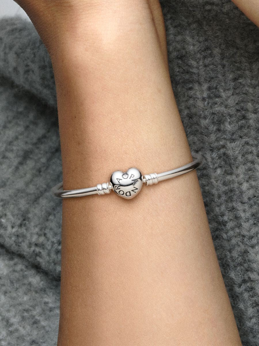 Pandora Moments Bangle met Hartsluiting 596268 17 cm