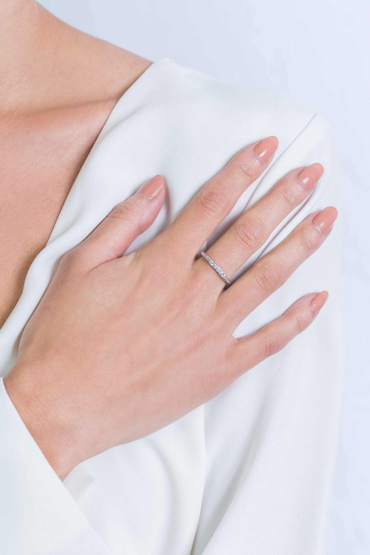 ZINZI zilveren ring gedraaid 2mm witte zirconia's ZIR2128