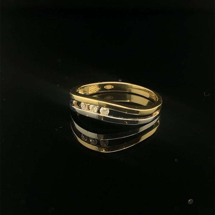 14 kt bicolor ring gezet met 3 x diamant