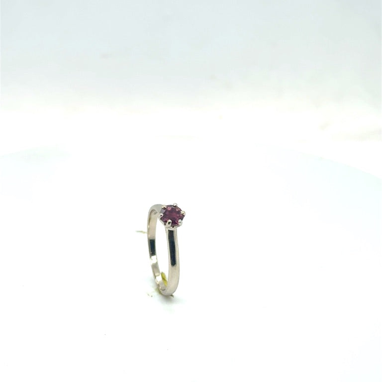 18 kt ring met toermalijn solitair