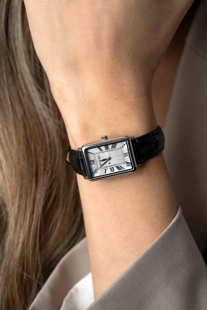 ZINZI Elegance horloge witte wijzerplaat en rechthoekige kast zwarte leren band 28mm extra dun ZIW1906Z