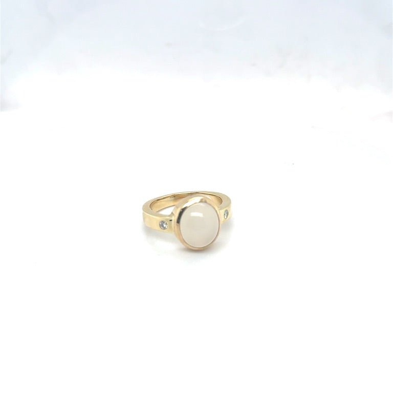 14 Karaat Massieve Ring met Diamant en Maansteen – Huyscollectie Geelgoud
