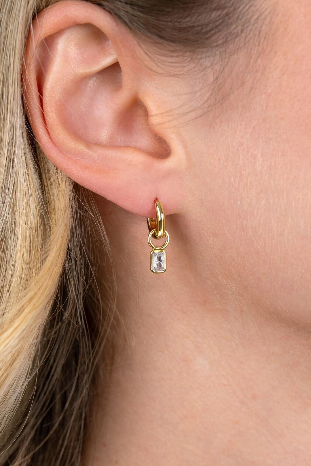 ZINZI goldplated oorbedels met baguette zirkonia – ZICH2826