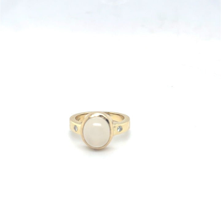 14 Karaat Massieve Ring met Diamant en Maansteen – Huyscollectie Geelgoud