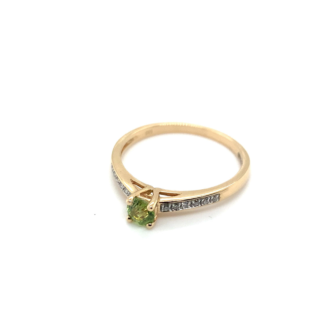 14K RING GG WE-SI 12-0,06 CRT PERIDOOT